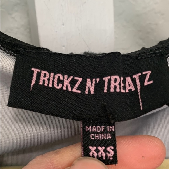 Trickz N Treatz Bat Graphics Goth Velvet Cropped Zip Up Sweatshirt Size XXS - Picture 4 of 7